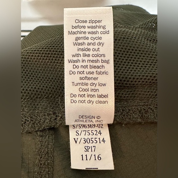 Athleta Trekkie cargo shorts - Picture 7 of 7